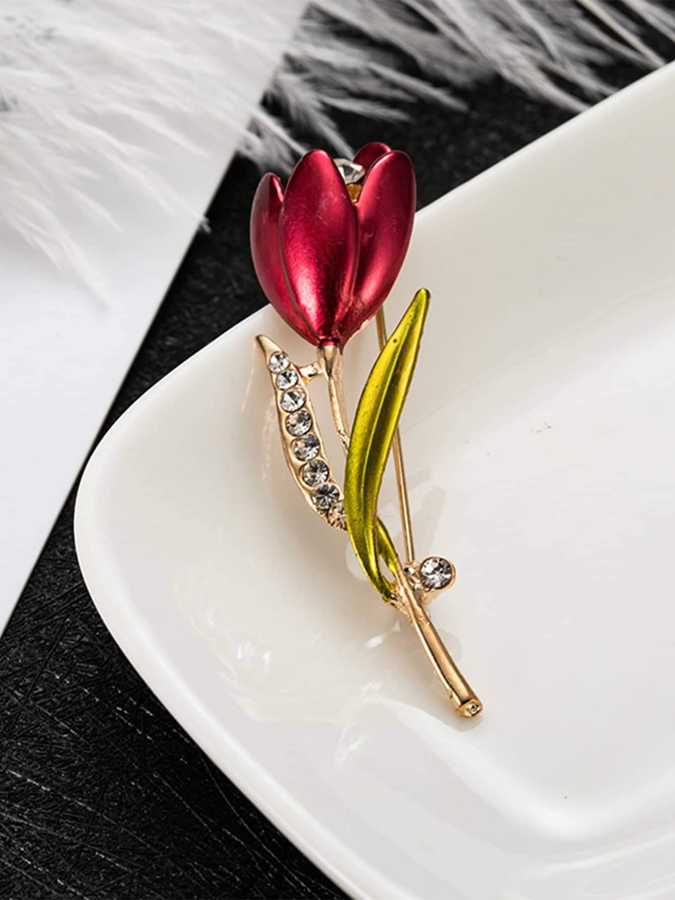 Flower Shaped Brooch With Rhinestone